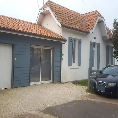 Poolside Escape By Arcachon, Cleaning Included * La Teste-de-Buch