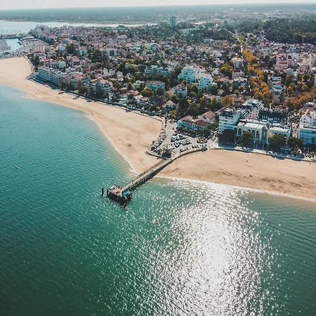 Poolside Escape By Arcachon, Cleaning Included Vakantiehuis